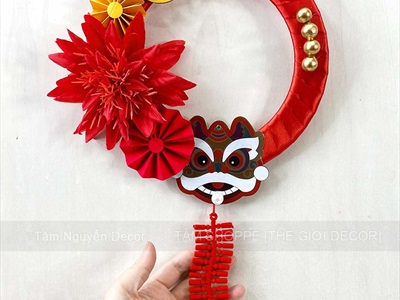 Vòng treo cửa Tết Hoa Cúc Râu ruy băng Đỏ Đầu Lân [Nhẹ - 3 Size] ĐK 16 - 30cm VTC-T-49